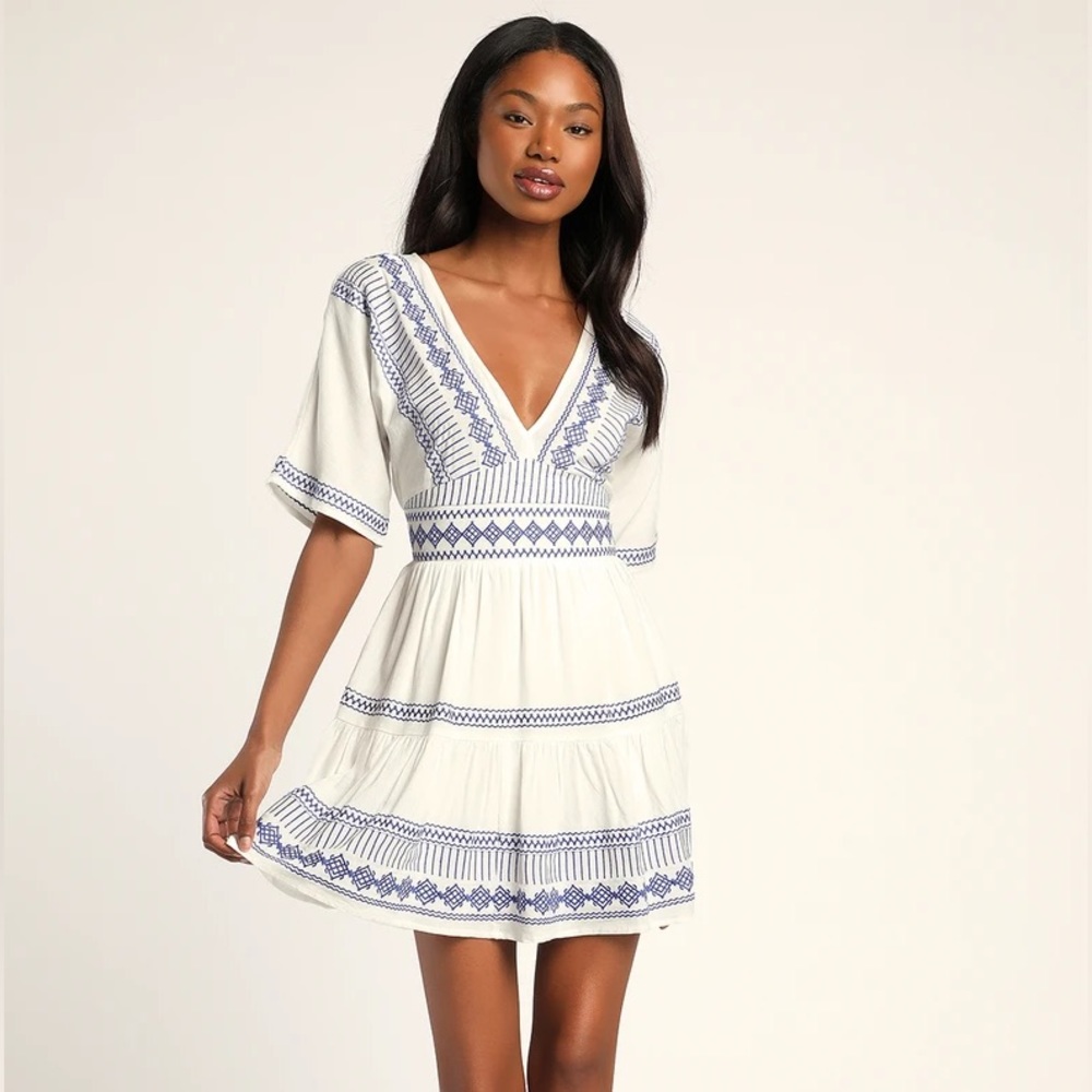NEW White Embroidered Short Sleeve V-Neck Mini Dress